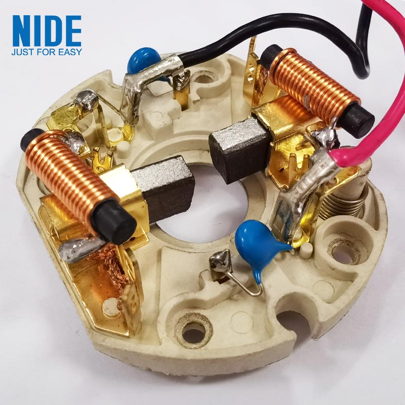 የካርቦን ብሩሾች የሞተር አፈፃፀም እና ረጅም ዕድሜ እንዴት እንደሚያሻሽሉ